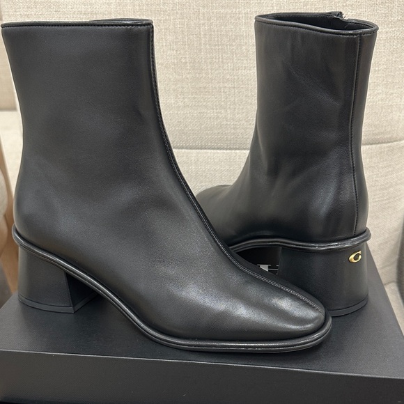 Coach Black Leather Gigi Heeled Bootie Sz 7.5B New Original Box - Picture 1 of 6